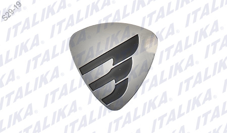 [F13020335] EMBLEMA DECORATIVO IZQ
